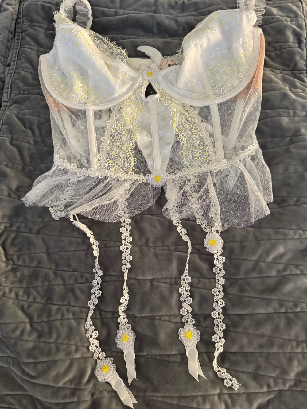 NWT (36DD) For Love & Lemons 3D Daisy Bustier with garter straps